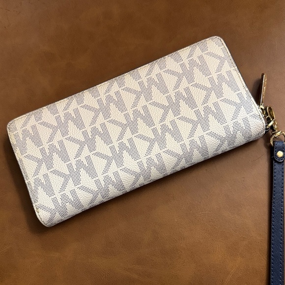 Michael Kors Monogram Wristlet Wallet in Cream and Navy - Picture 3 of 7